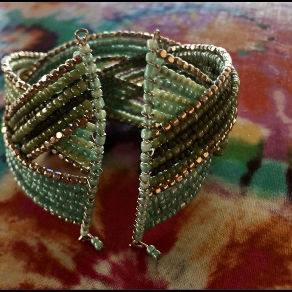 4 Wire memory bracelets bundle - Picture 3 of 9